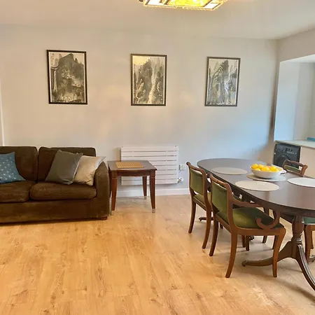 4 Bedroom Flat In Kensington
